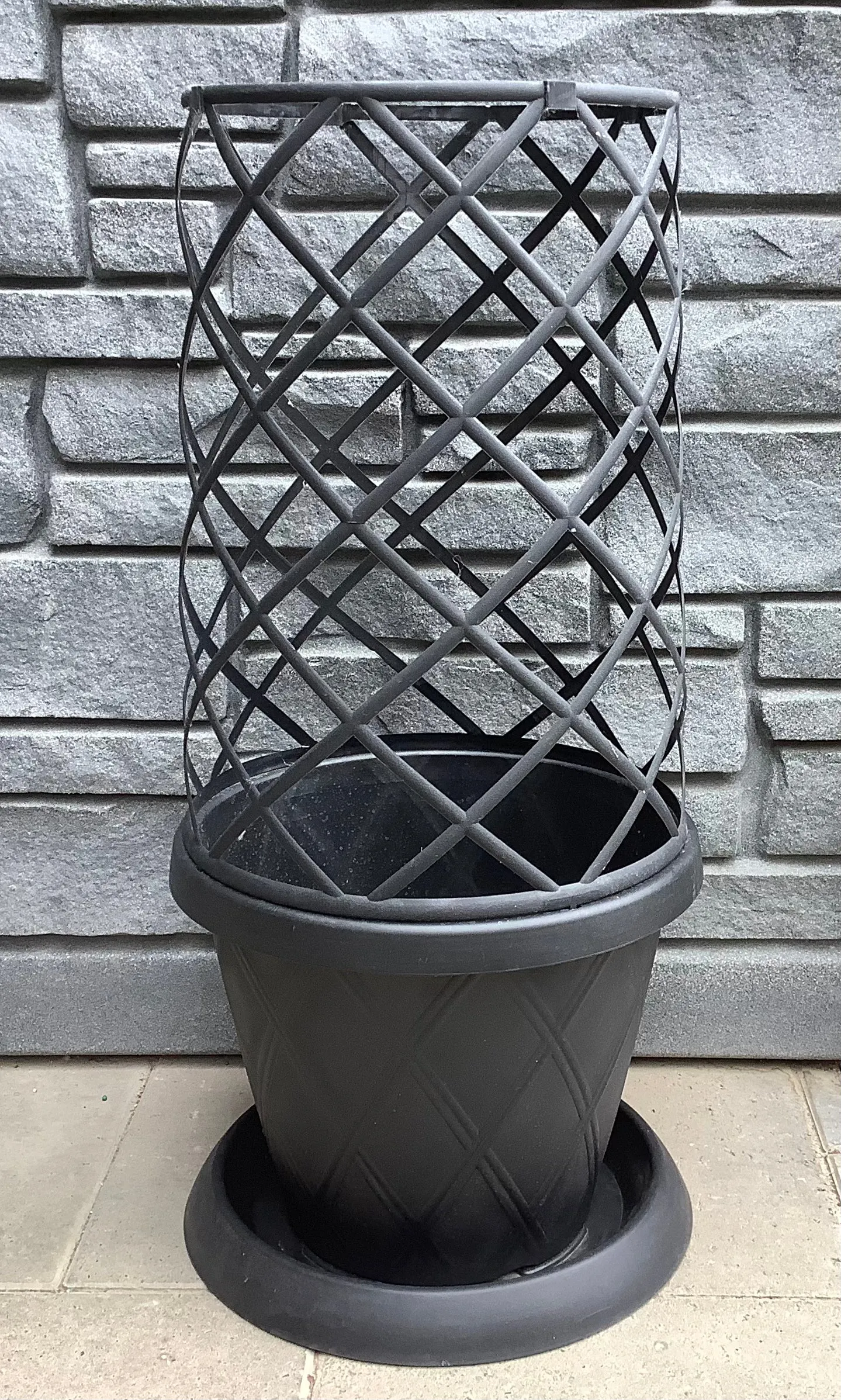 15" Lattice Tomato Planter Black/Silver