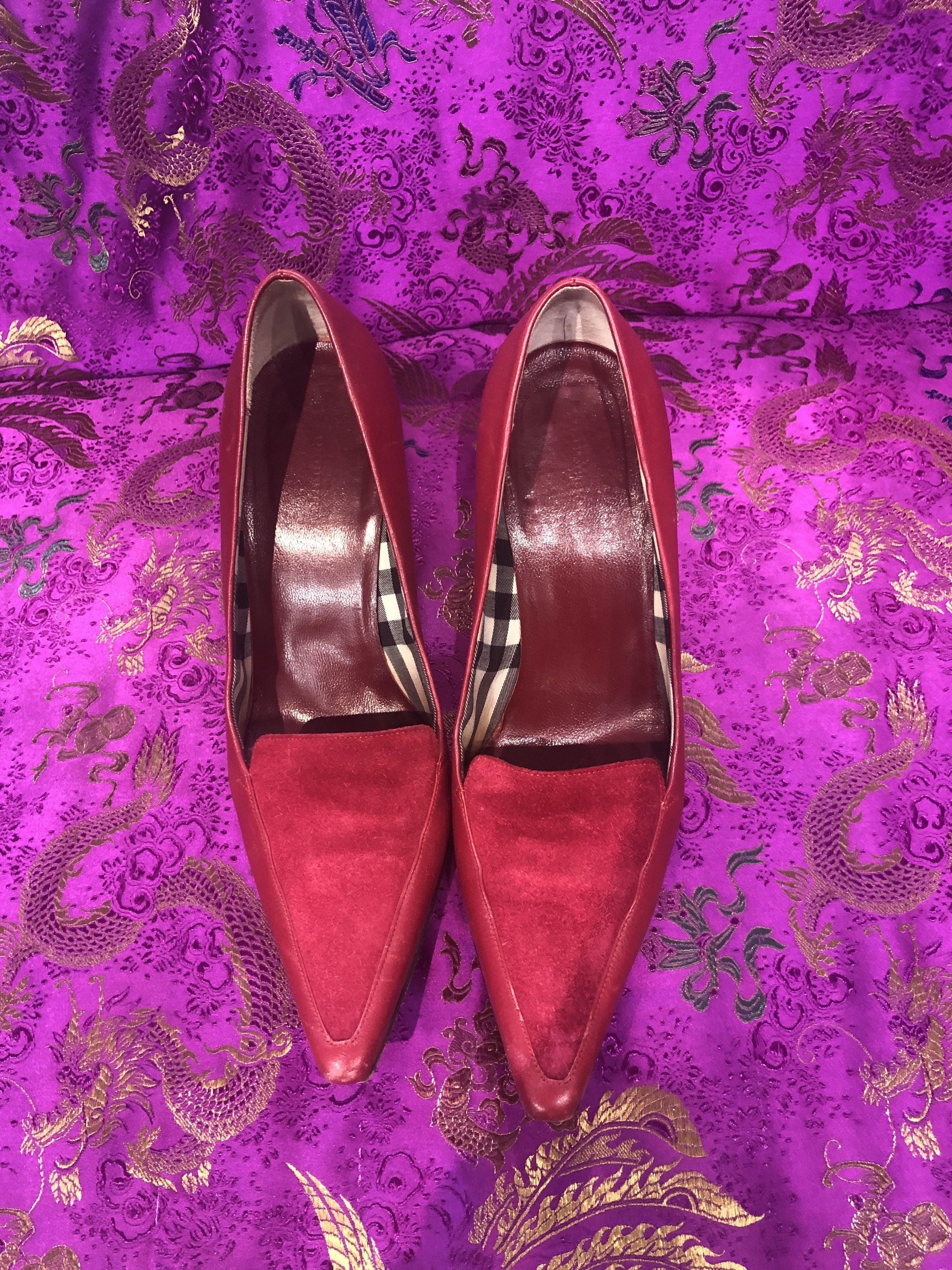 Burberry red suede & leather court shoes. Size 37