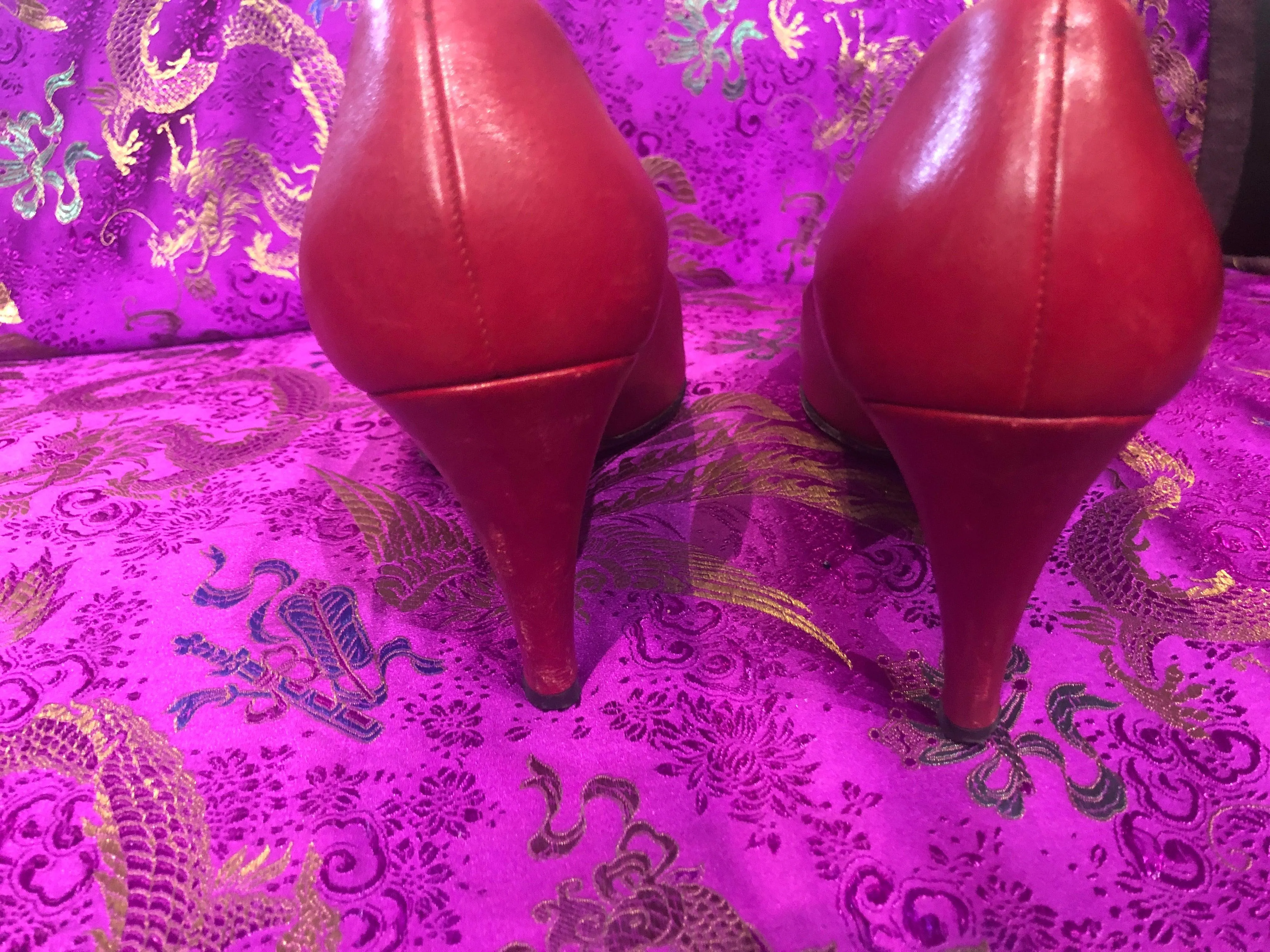 Burberry red suede & leather court shoes. Size 37