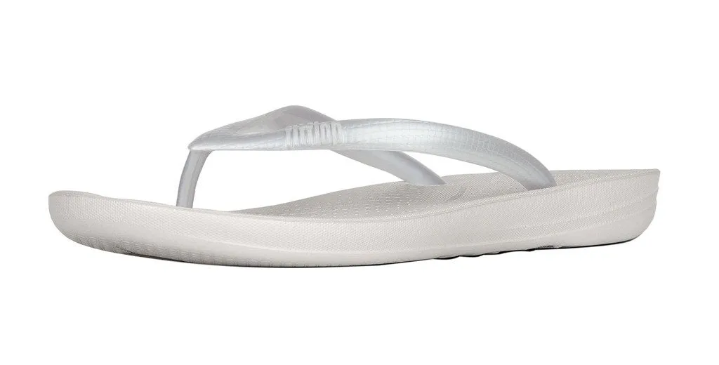 FitFlop E54011-020 IQUSHION Ergonomic FLIP-Flops Silver