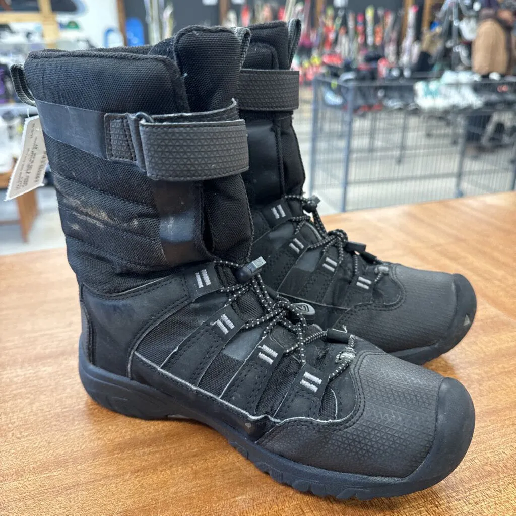 Keen - youth winter boots- MSRP $ 120: BLack -children-4Y