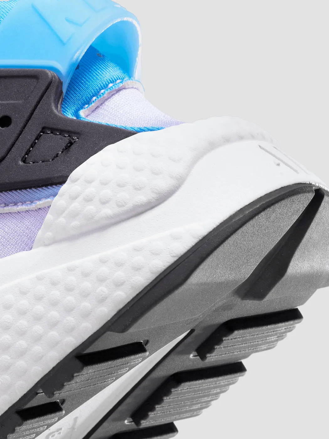 W NIKE AIR HUARACHE - LILAC/BLACK-BARELY GRAPE-WHITE