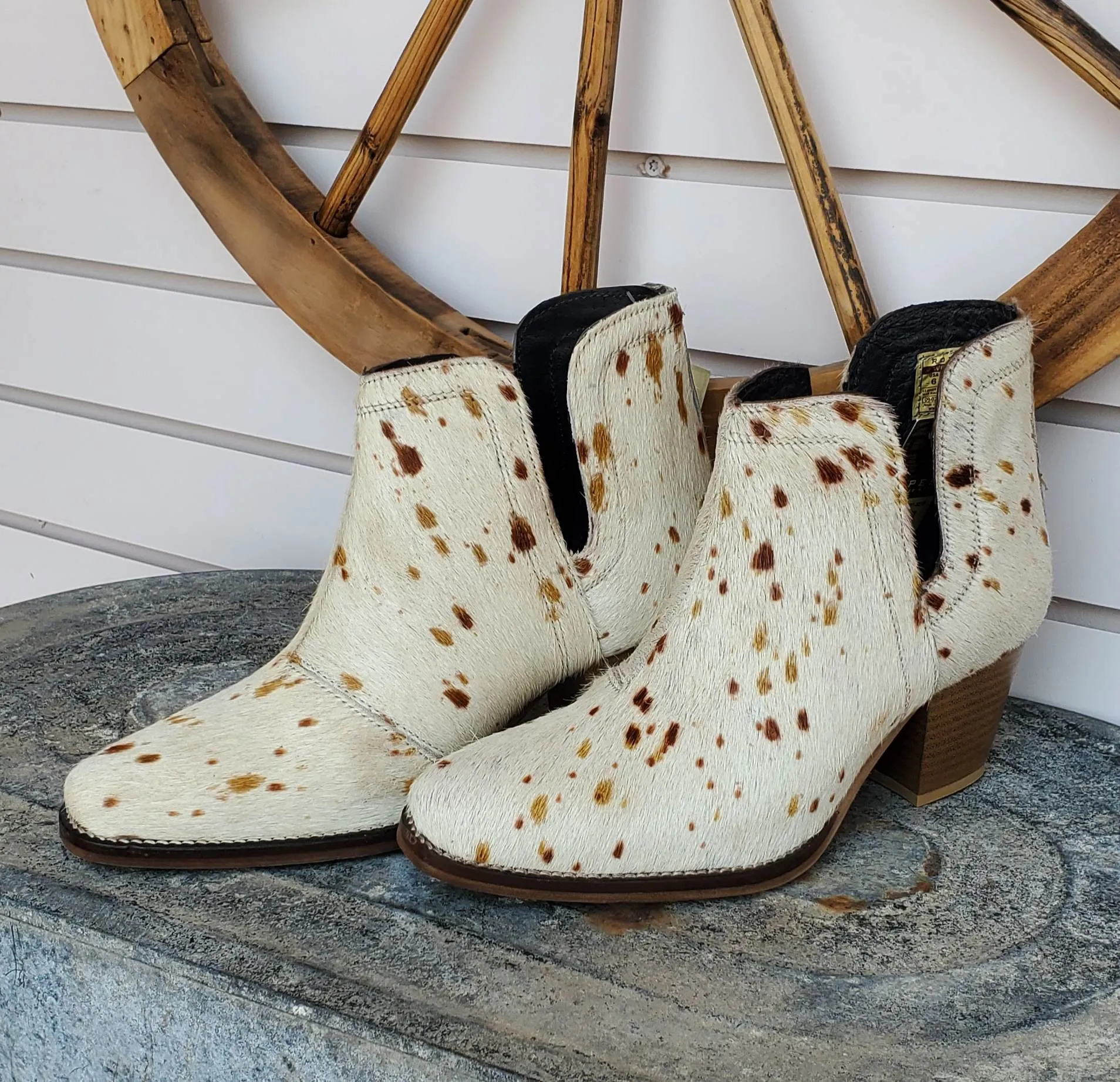 Women's Roper Cow Hair White Shorty Boot